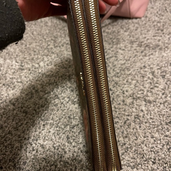 Large Coach handbag - Picture 2 of 3